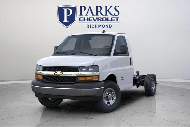 New 2025 Summit White Chevrolet 1WT image 8