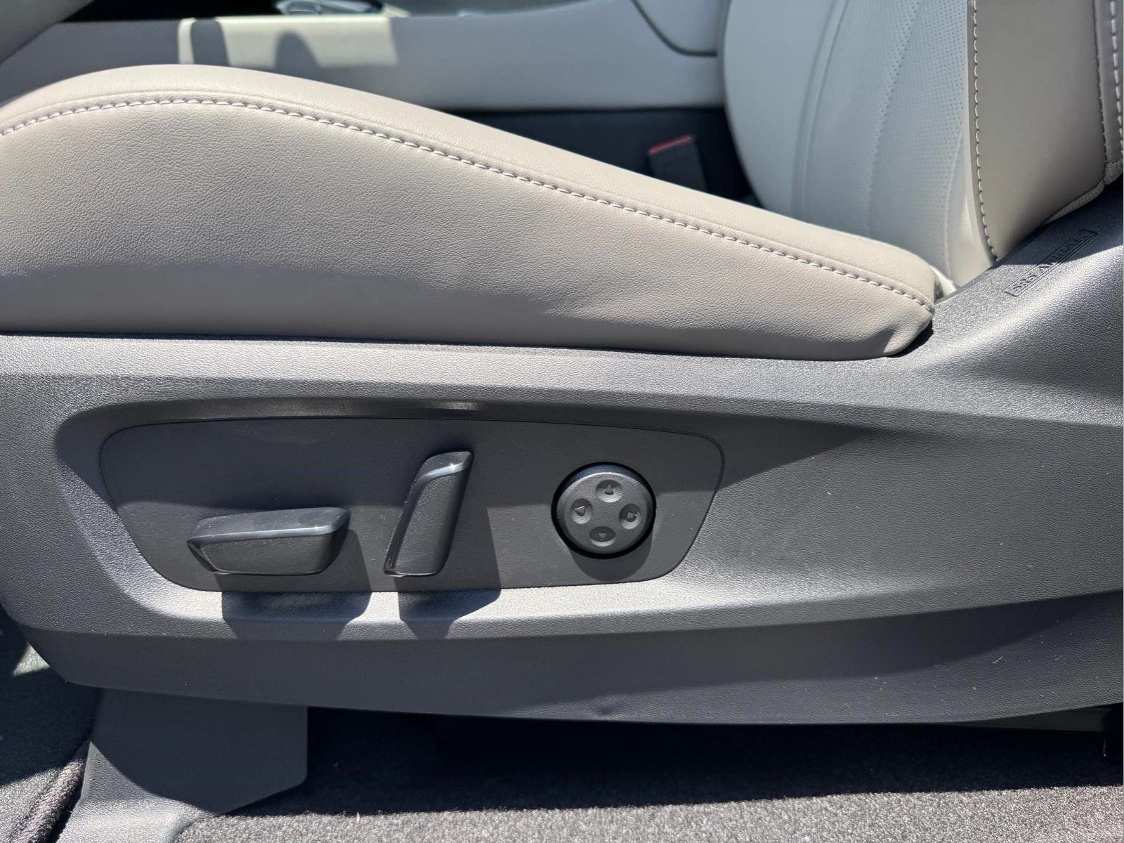 New 2027 HARBOR GRAY INFINITI Luxe FWD image 17