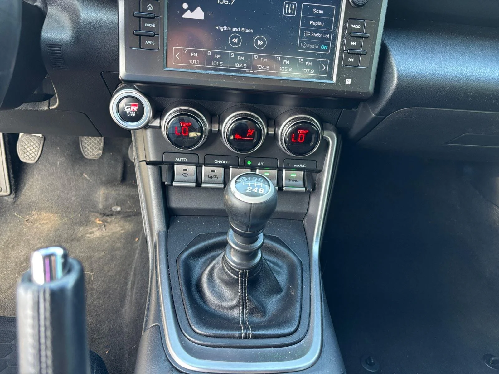 Used 2023 Pavement Toyota Base image 12