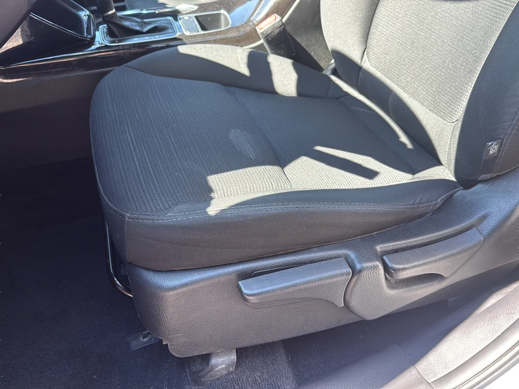 Used 2014 Silver Kia LX image 28