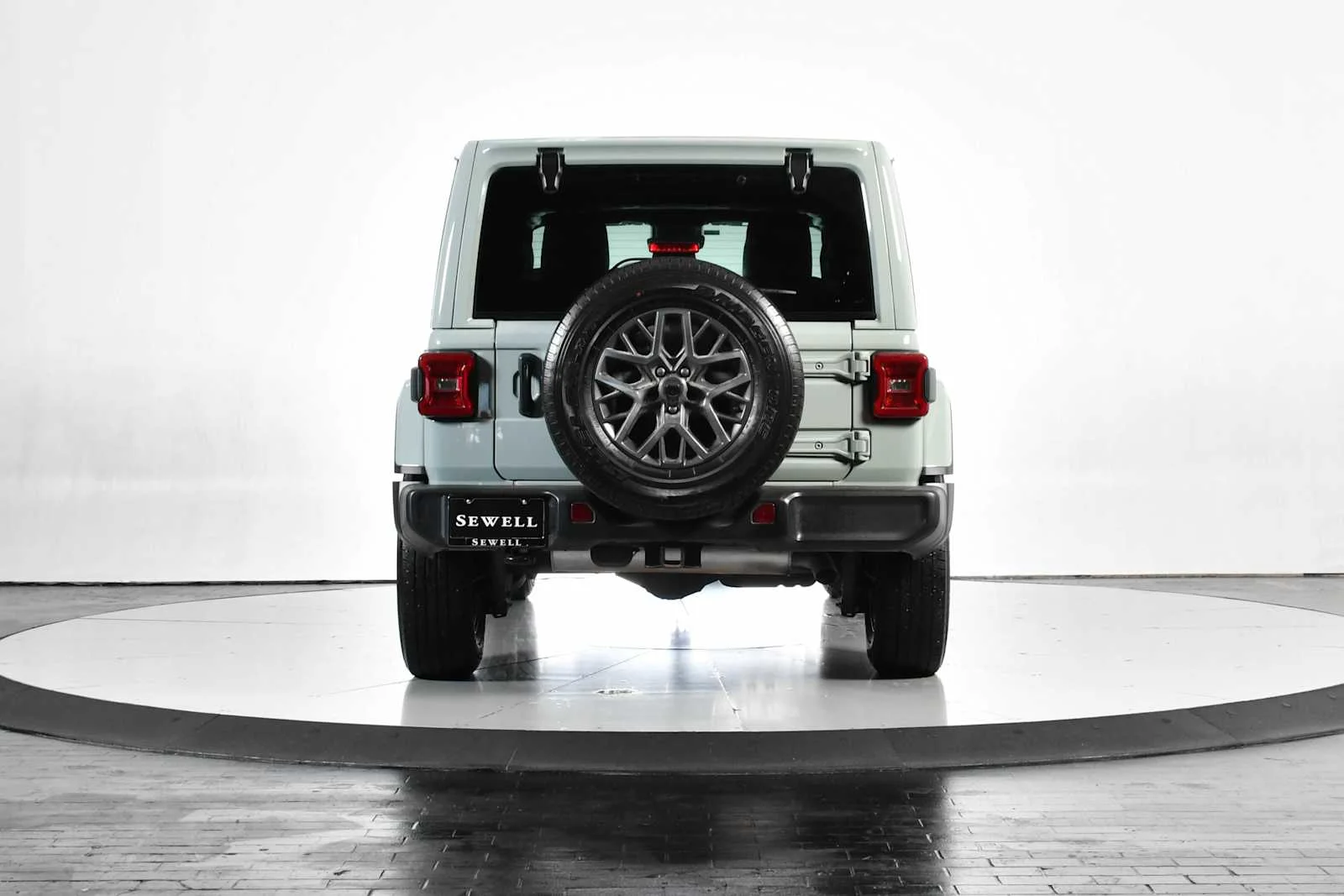 Used 2024 Earl Clearcoat Jeep Sahara image 5