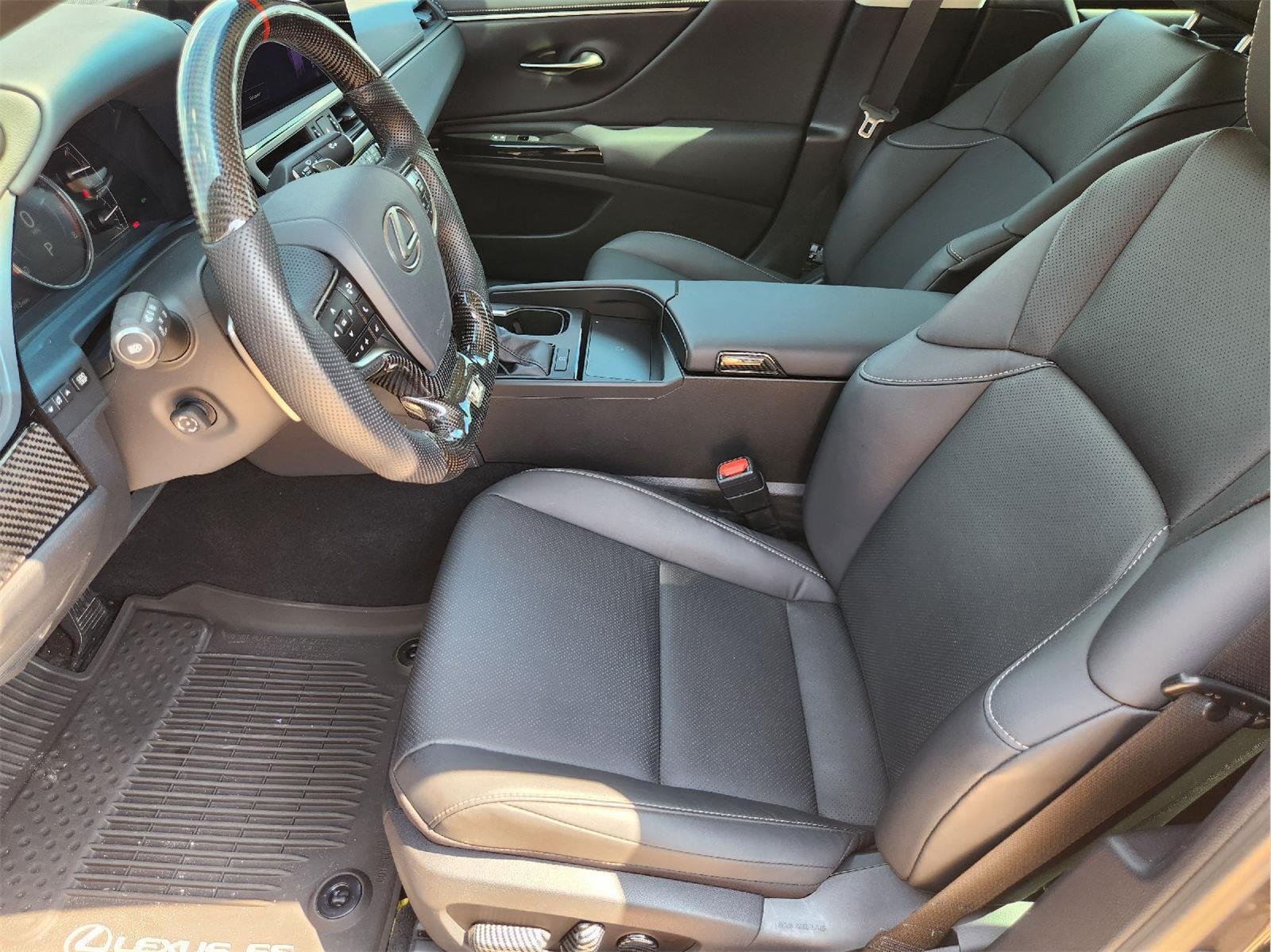 2025 Lexus ES 350 - Photo 12