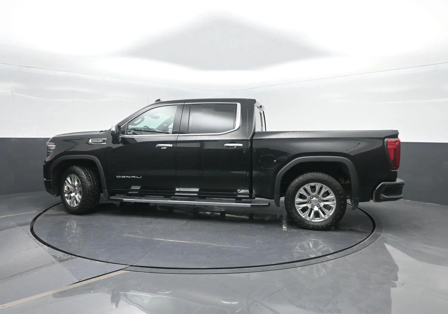 Used 2023 Onyx Black GMC Denali image 46