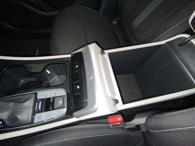 Used 2024 Black Hyundai SEL image 20
