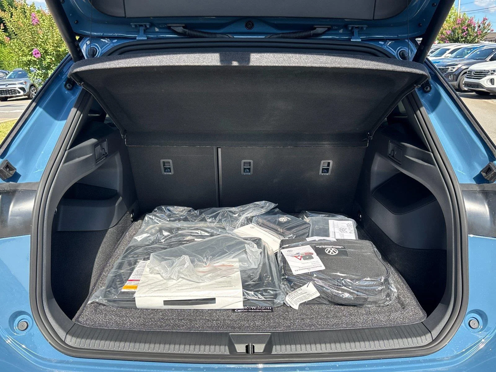 New 2026 monterey blue with deep black roof Volkswagen SE R-Line Black image 35