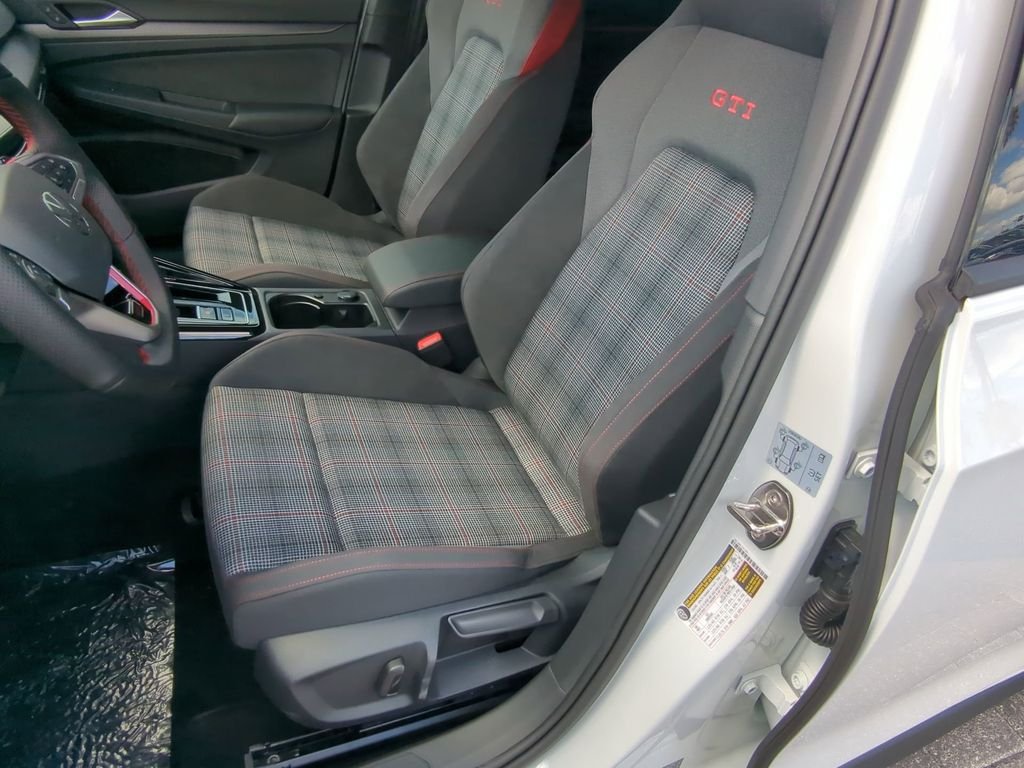 New 2026 White/off-white Volkswagen 2.0T S image 19