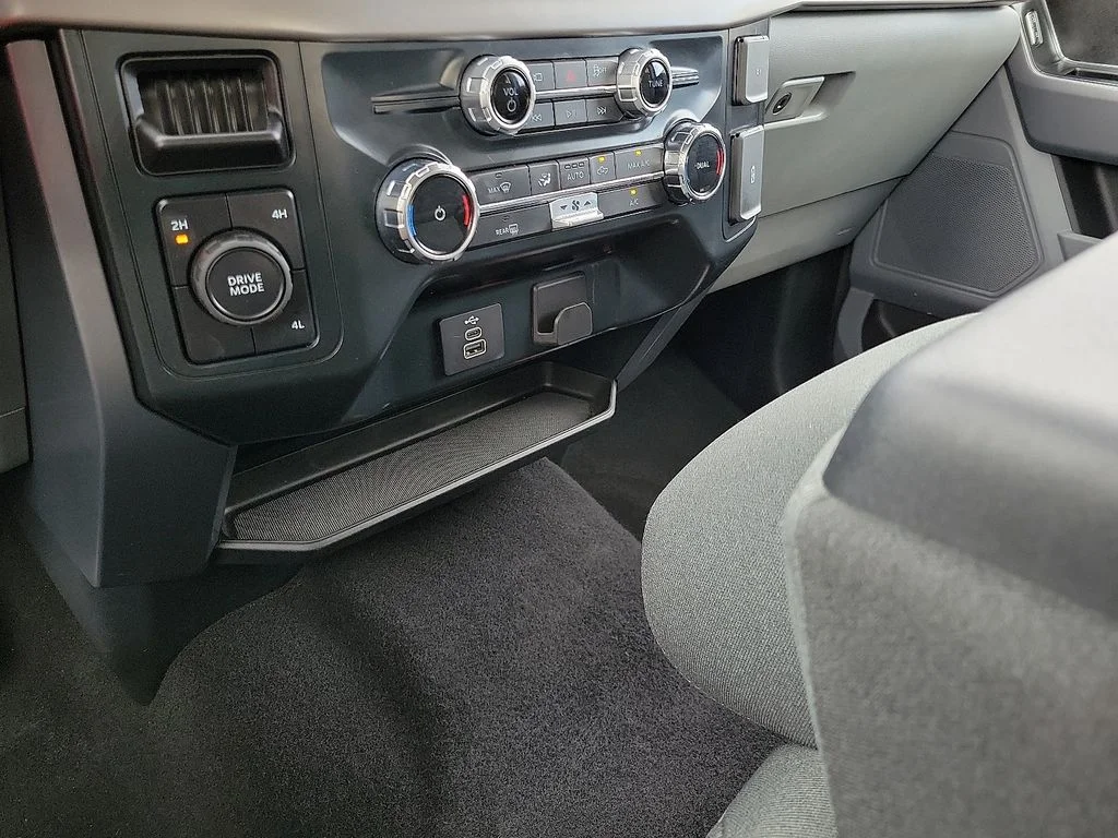 Used 2025 Blue Ford XLT image 25
