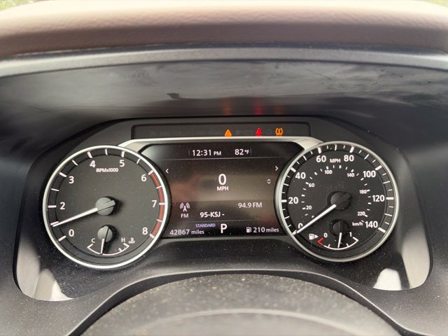Used 2023 Gray Nissan S image 36