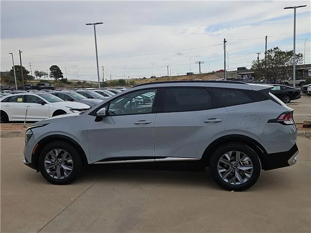 Used 2024 Gray KIA SX Front-Wheel Drive image 2