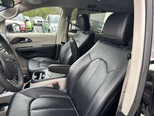 Used 2024 Black Chrysler Touring L image 15