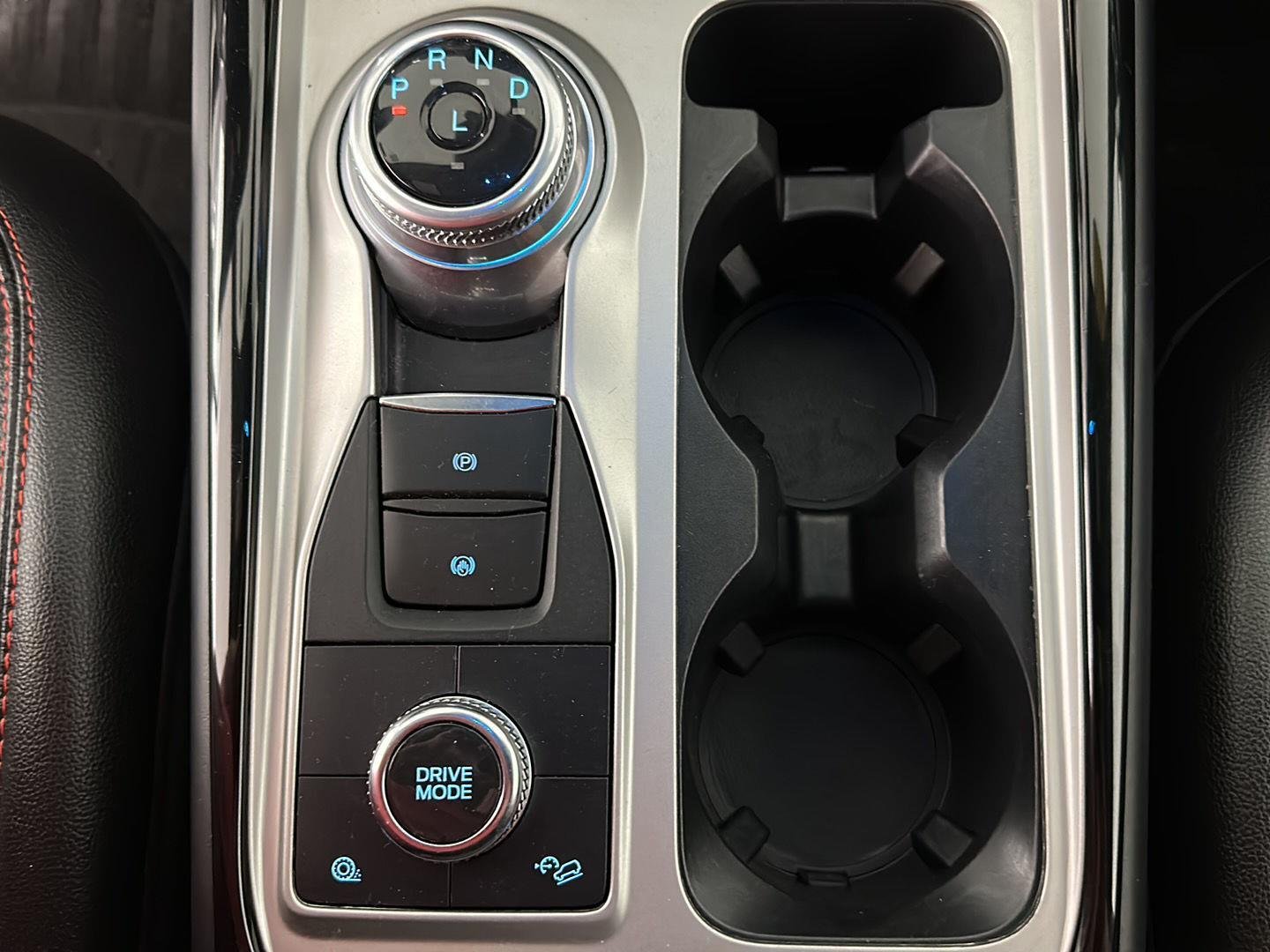 Used 2022 Star White Metallic Tri-Coat Ford ST-Line image 39