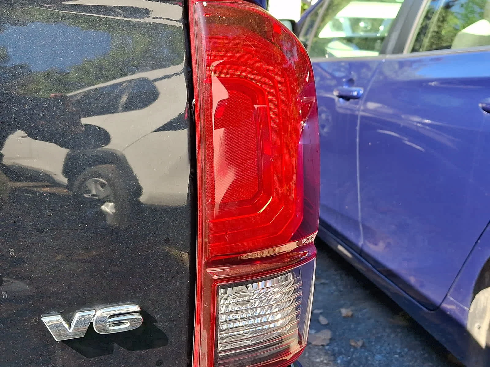 Used 2022 Midnight Black Metallic Toyota SR image 7