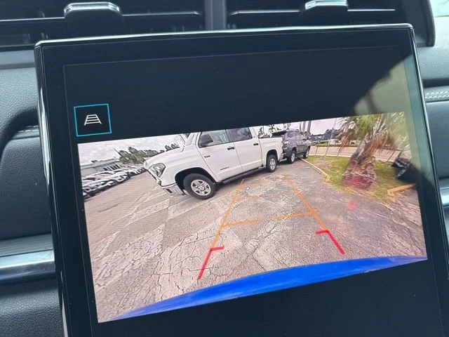 Used 2026  GMC Elevation image 3
