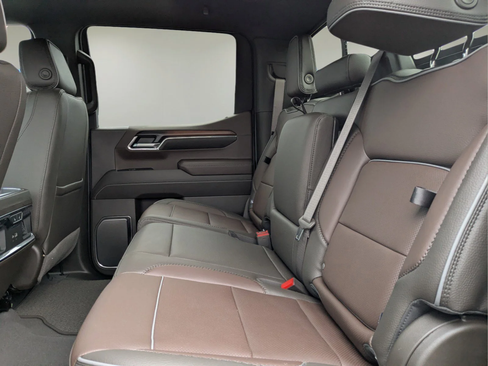 Used 2024 White Frost Tricoat GMC Denali image 13