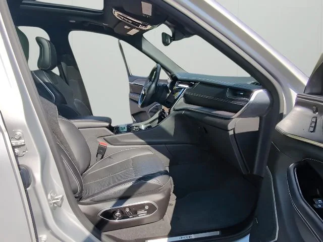 2022 Jeep Grand Cherokee Overland - Photo 52