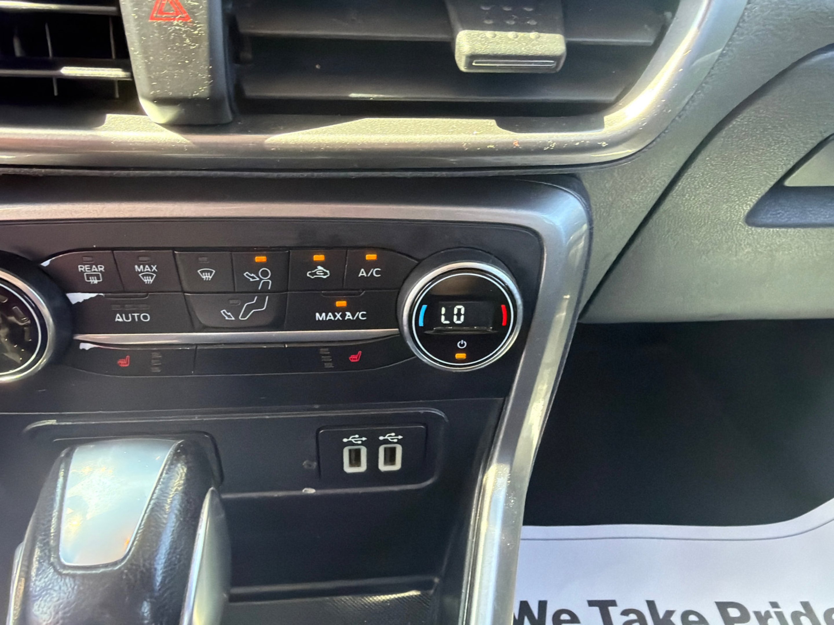 Used 2021 Shadow Black Ford SE image 29