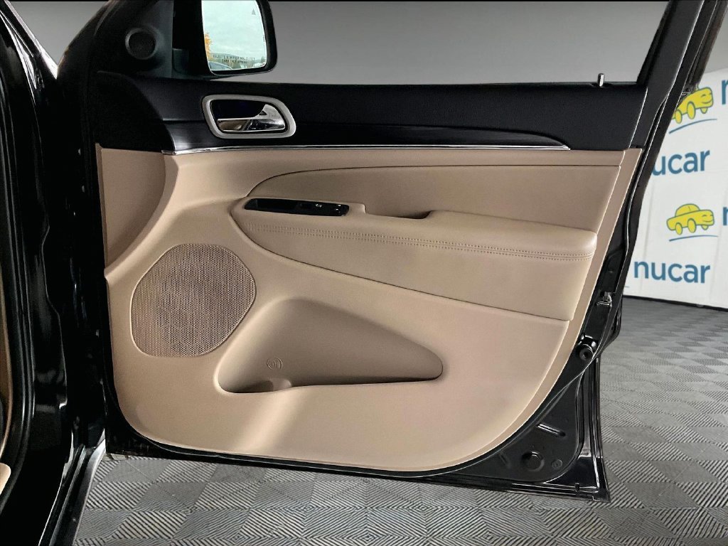 Used 2019 Diamond Black Crystal Pearlcoat Jeep Limited image 12