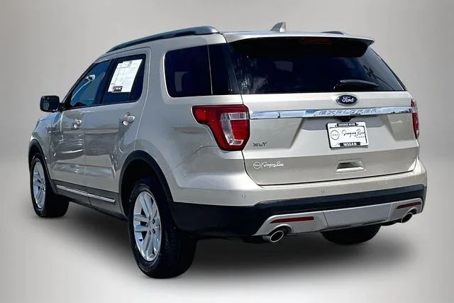 Used 2017 Gold Ford XLT image 4