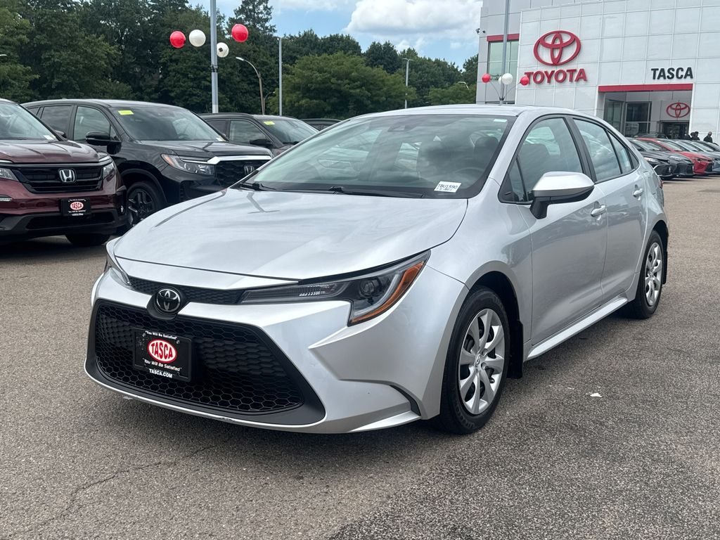Used 2020 Silver Toyota LE image 3