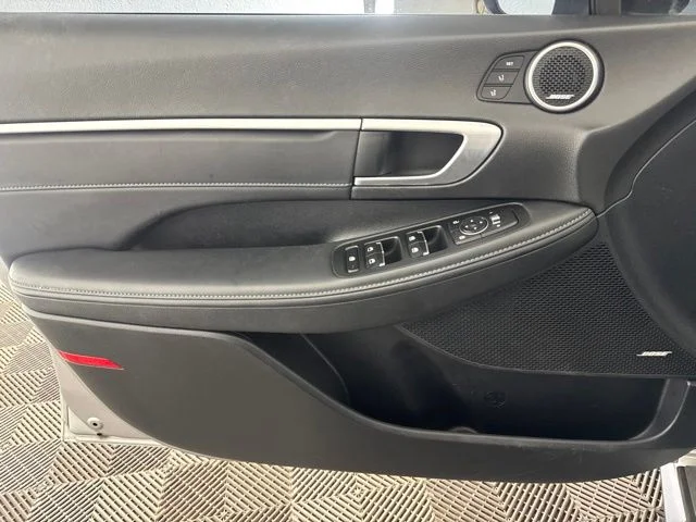 Used 2022 Silver Hyundai Limited image 20