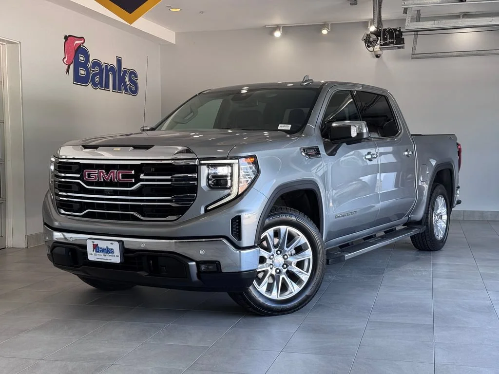 2023 GMC Sierra 1500 SLT - Photo 2