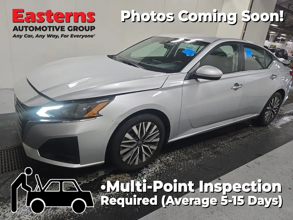 Used 2023 Silver Nissan 2.5 SV image 1