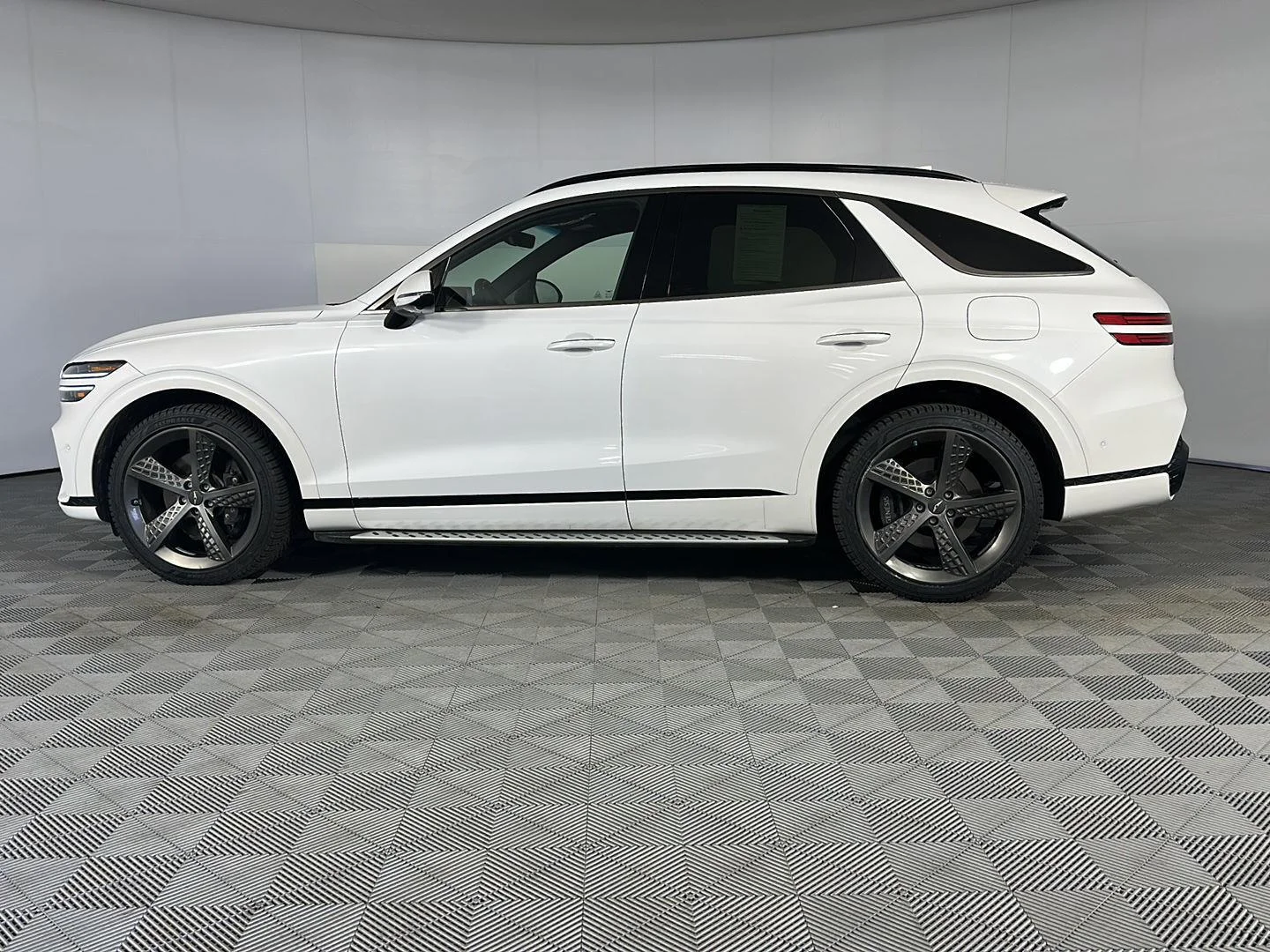 Used 2024 Uyuni White Genesis 2.5T image 4