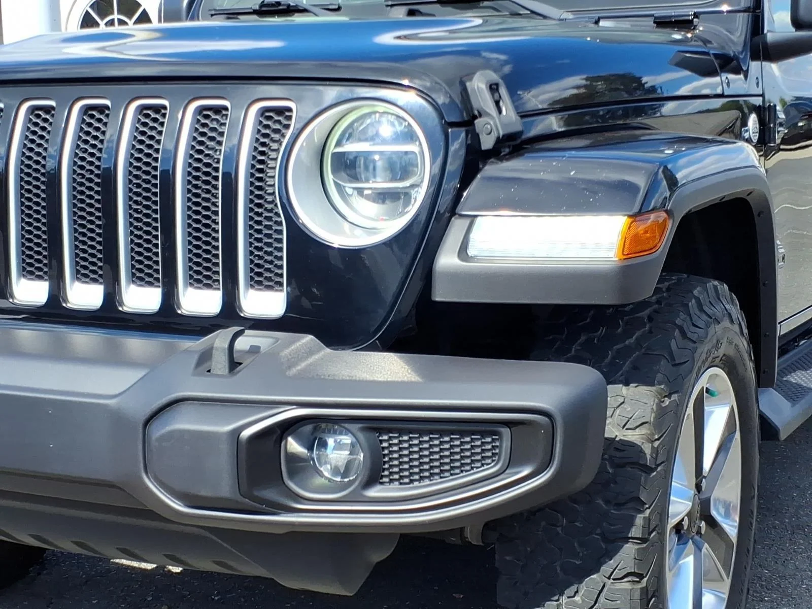Used 2020 Black Clearcoat Jeep Sahara image 16