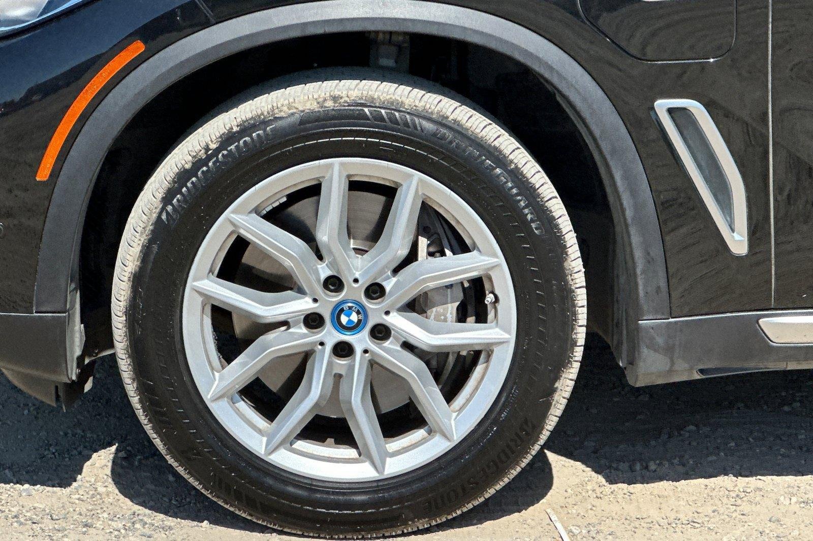 Used 2023 Black Sapphire Metallic BMW xDrive45e image 25