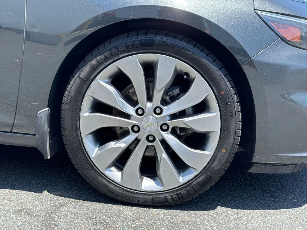 Used 2018 Gray Chevrolet Premier image 7