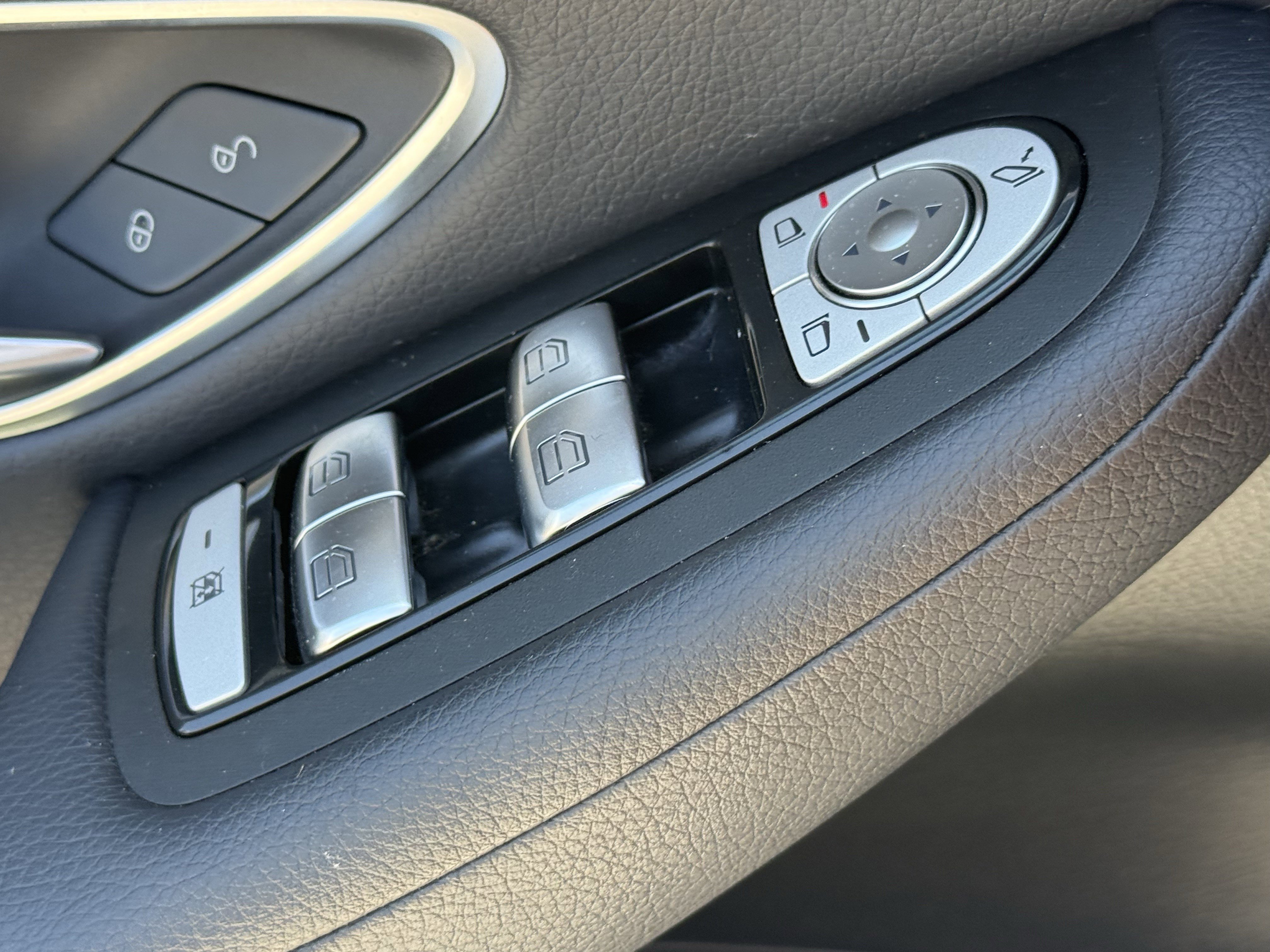 2022 Mercedes-Benz GLC GLC300 - Photo 25