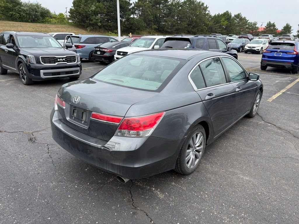 Used 2011 Polished Metal Metallic Honda EX image 3