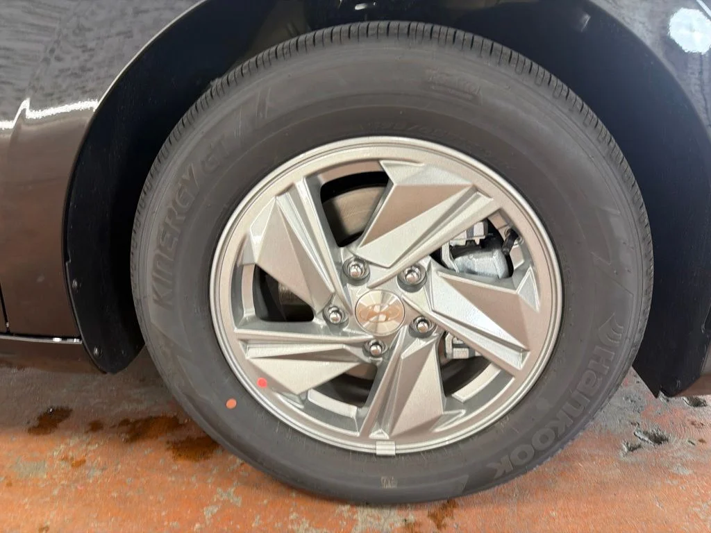 New 2026 Abyss Black Hyundai SE image 10