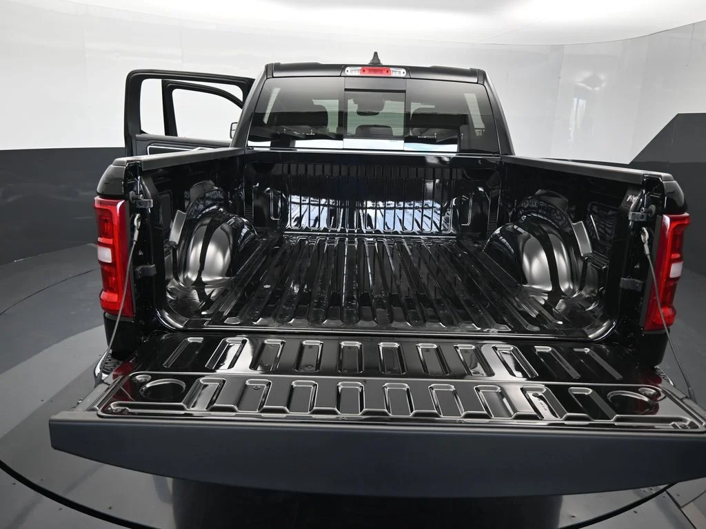 Used 2025 Diamond Black Crystal Pearlcoat Ram Big Horn/Lone Star image 29