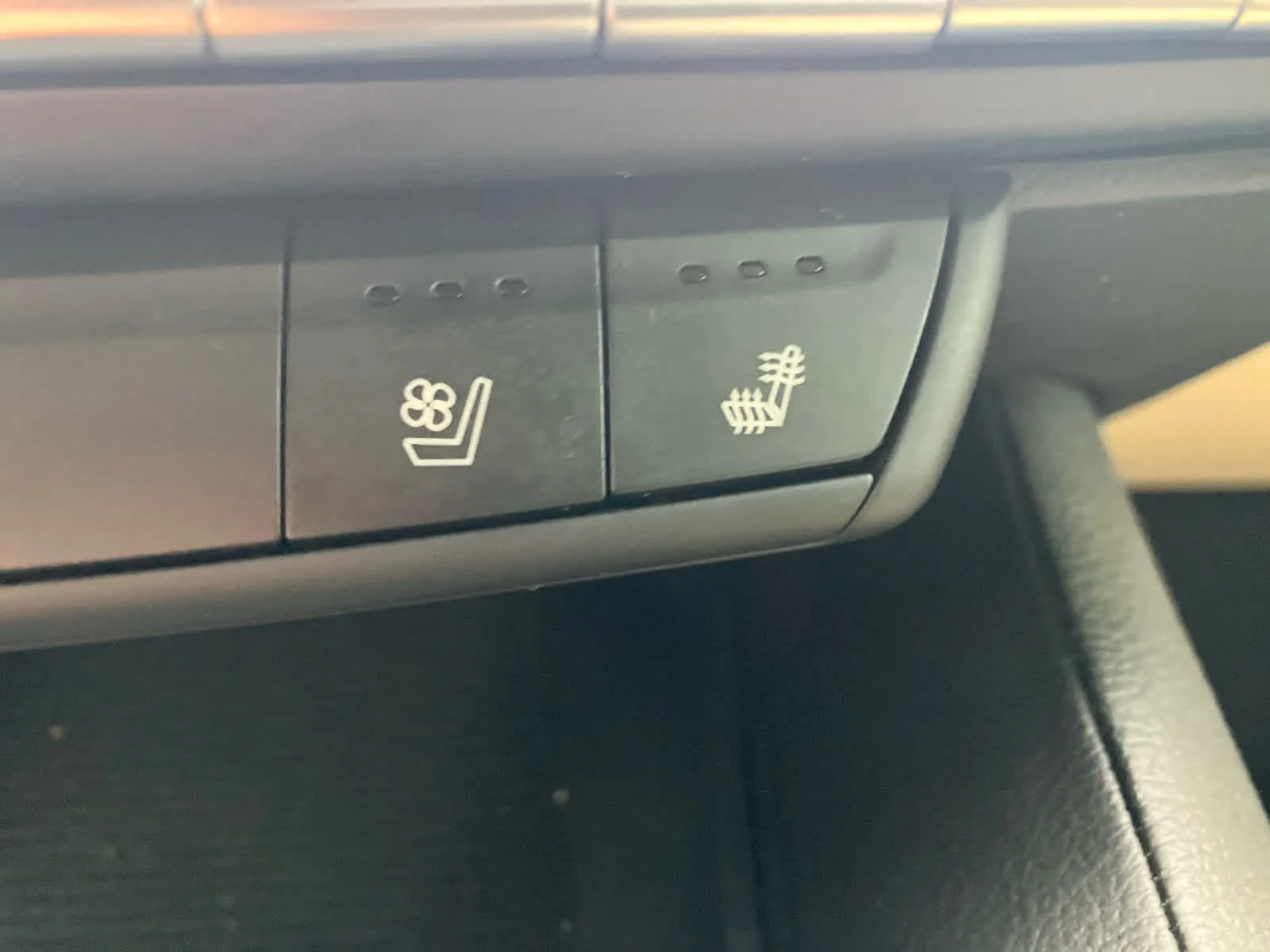 Used 2022 Wave Metallic Cadillac Premium Luxury image 31