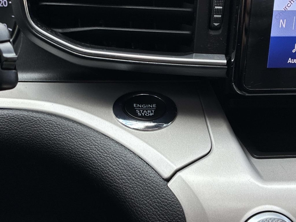 Used 2023 Green Ford XLT image 29