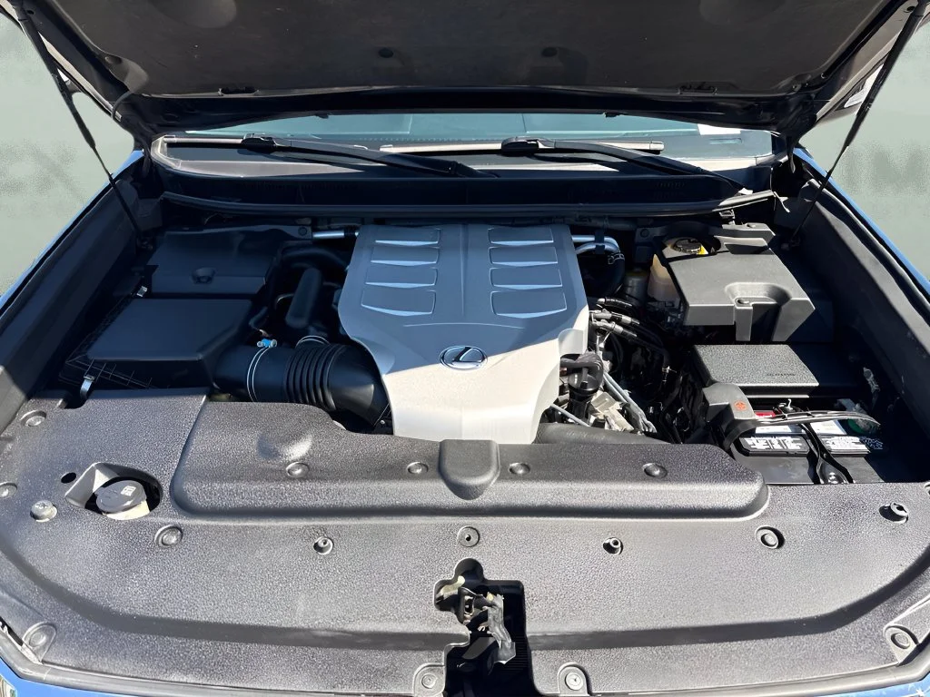Used 2015 Black Lexus 460 image 35