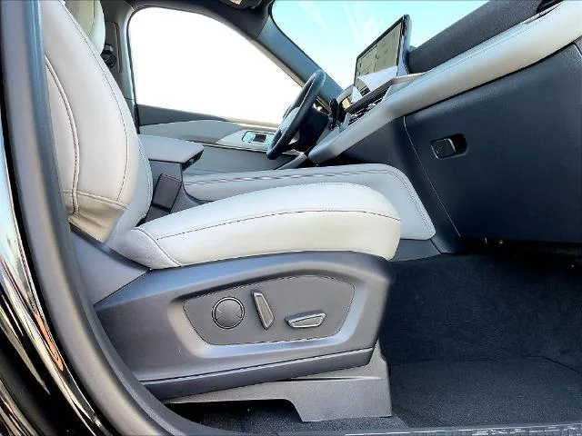 New 2027 Agate Black Metallic Ford Active image 53