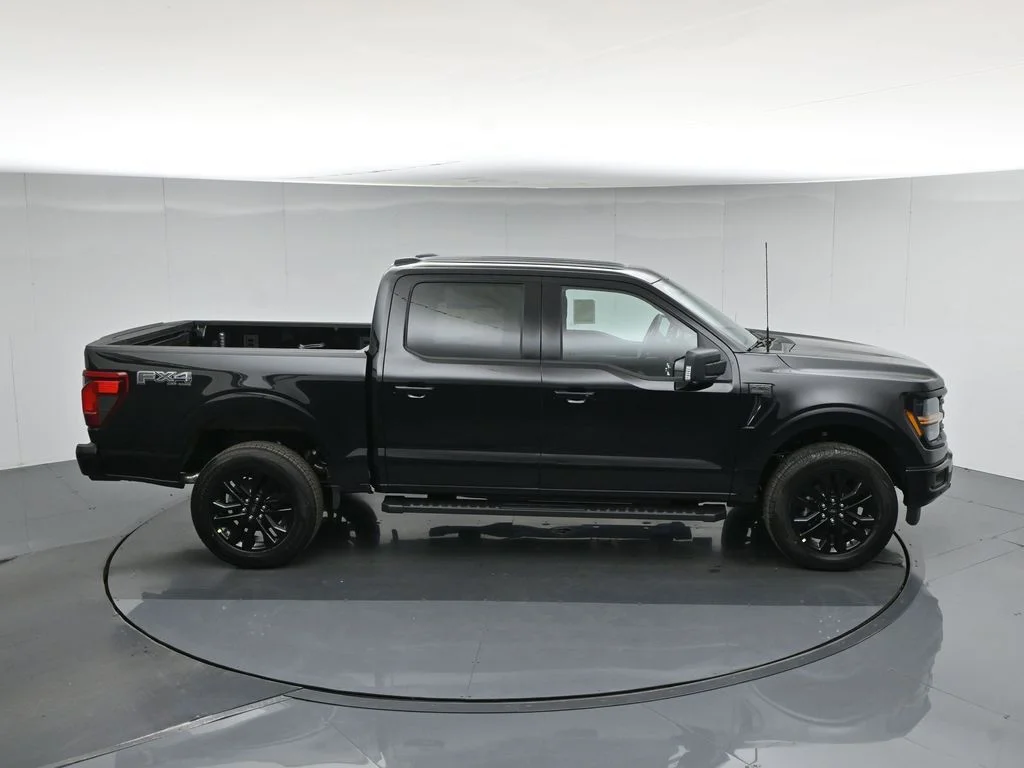 New 2026 Agate Black Metallic Ford XLT image 40