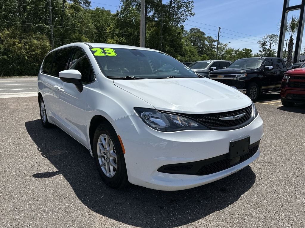 Used 2023 White Chrysler LX image 10