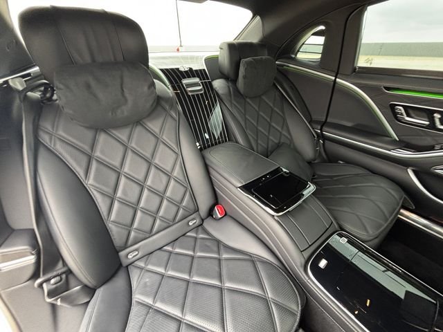 Used 2025 Green Mercedes-Benz Maybach S 580 image 17