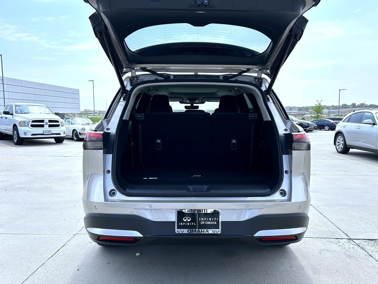New 2027 WARM TITANIUM INFINITI Luxe AWD image 23