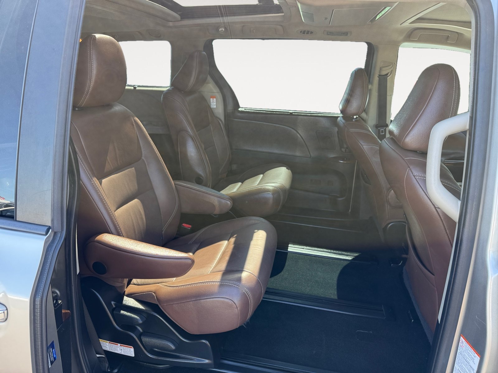 Used 2017 Creme Brulee Toyota Limited Premium image 19