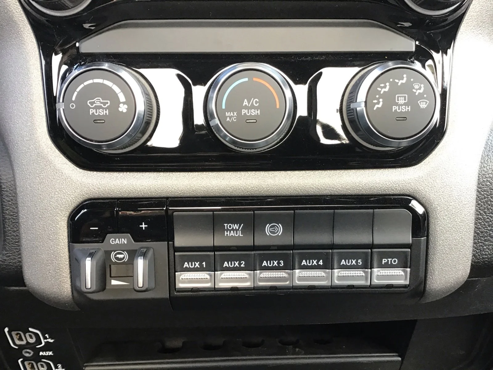 2026 RAM 3500 Chassis Tradesman - Photo 15