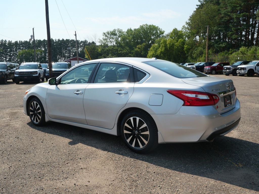 Certified Used 2017 Silver Nissan 2.5 SV image 4