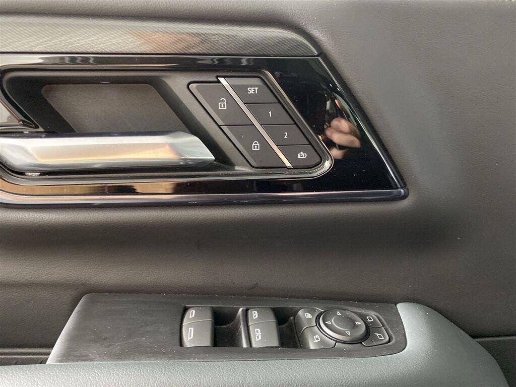 Used 2025 Onyx Black GMC AT4 image 15