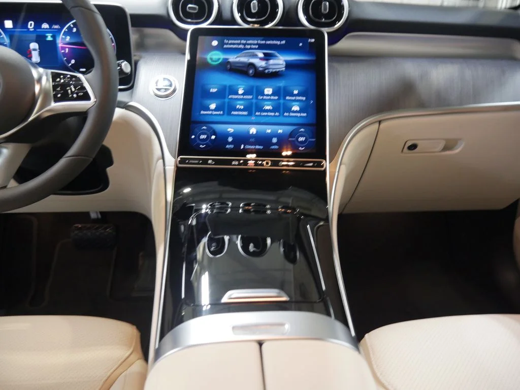 New 2026 Polar White Mercedes-Benz GLC 300 image 33