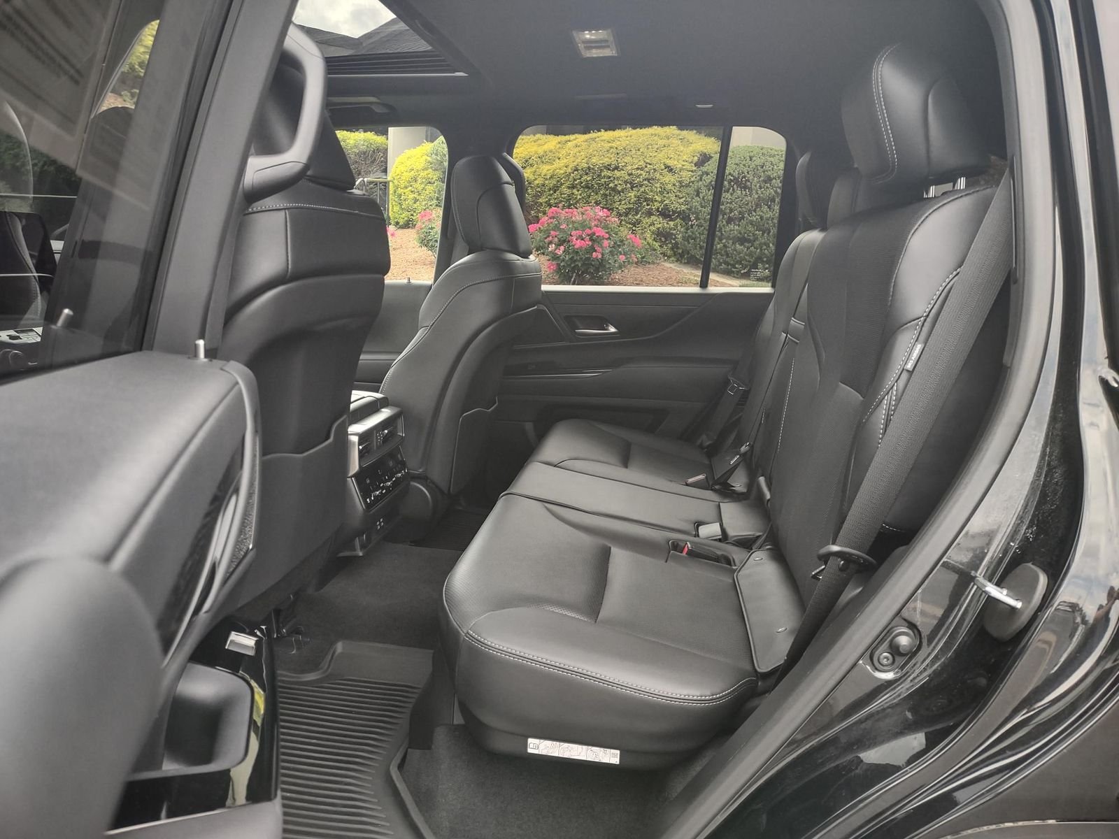 Used 2023 Black Lexus 600 Premium image 7