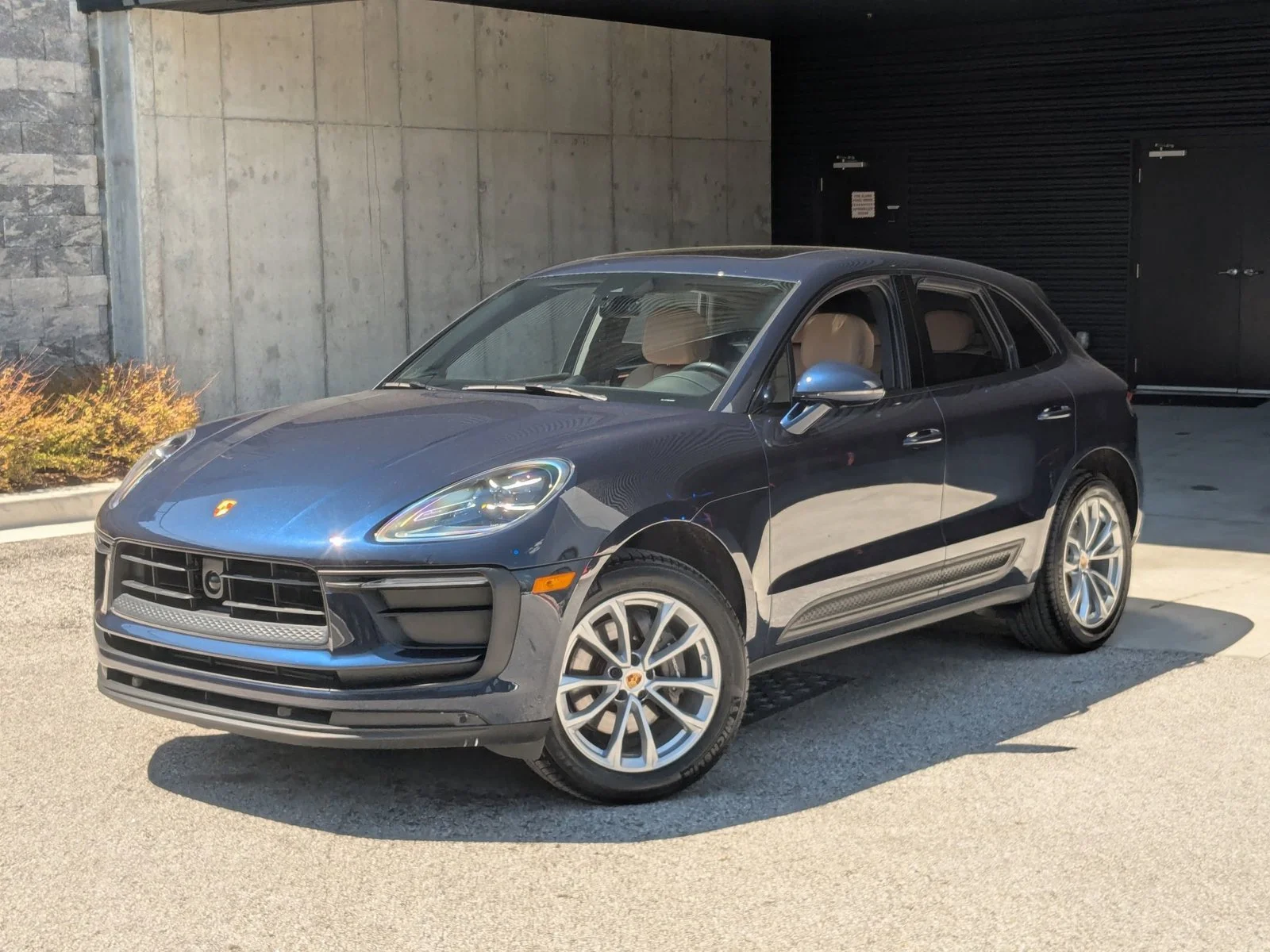 2023 Porsche Macan's photo