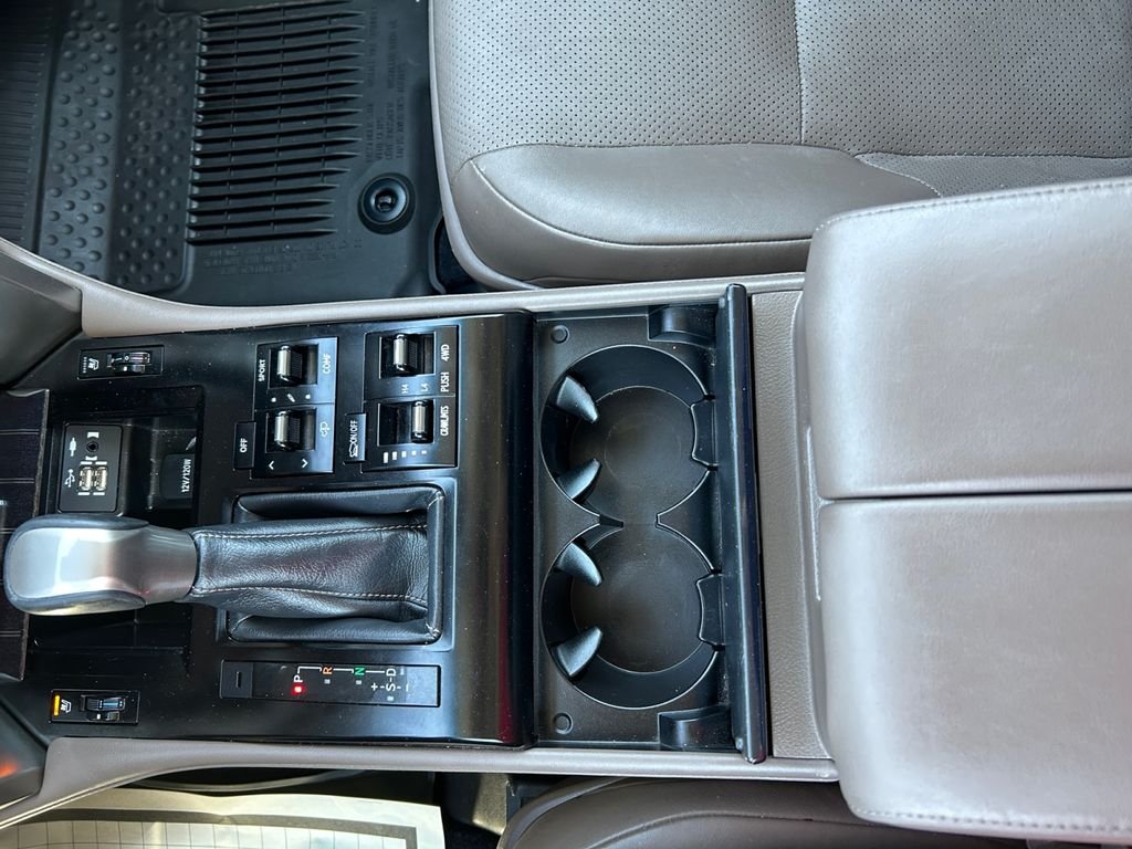 Used 2021  Lexus 460 Luxury image 23